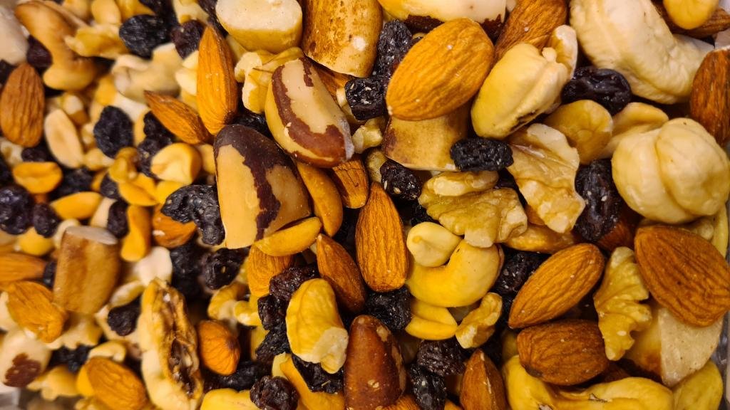 MIX DE CASTANHAS COM UVA PASSA E AMENDOIM